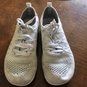Nfinity flyte cheer shoes